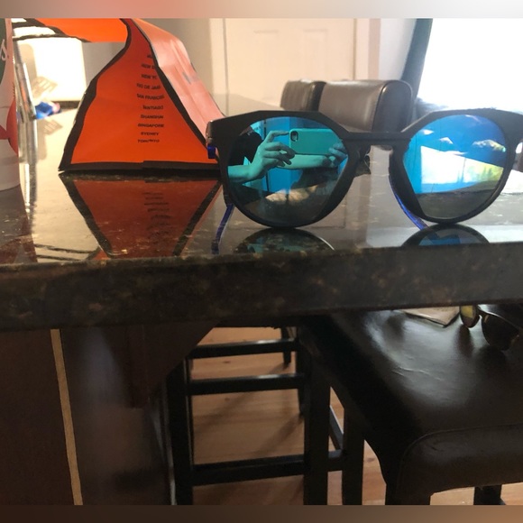 Brand new Oakley sunglasses bought at Nanaimo woodgrove sunglass hut. Paid $304 - Picture 4 of 6